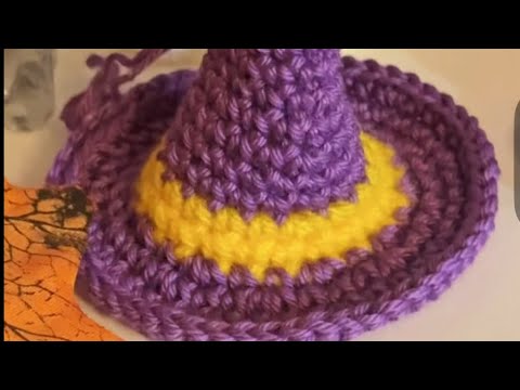 Видео: Хелоуинская шляпка-брелок вяжем крючком