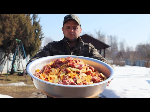 Видео: ТАЗ САМОГО СОЧНОГО ШАШЛЫКА НА УГЛЯХ