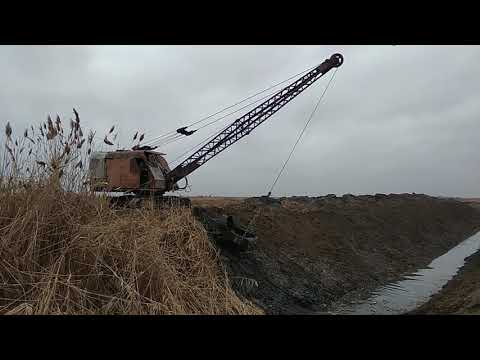 Видео: ЭО-652, драглайн очистка дрены.