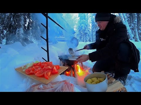 Видео: Домик в тайге! Живём в избушке, охотимся и рыбачим. Кум добыл мясо! Готовим в казане на костре!