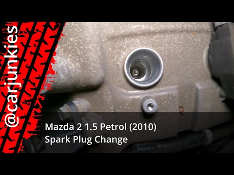 Видео: Mazda 2 1.5 бензин (2010) - замена свечей зажигания