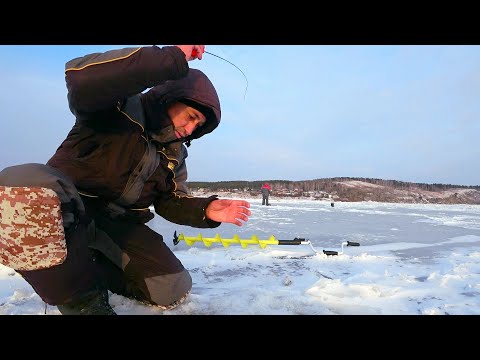 Видео: ЗАБУРИЛСЯ в ТОРОСАХ и НАШЁЛ ЛОГОВО ОКУНЕЙ | ЭТА МОРМЫШКА КОСИТ ВСЮ РЫБУ