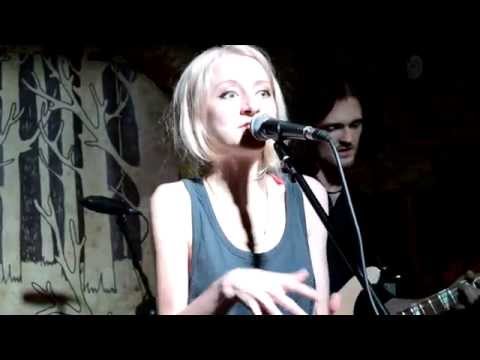 Видео: Vivienne Mort - ГГПТКН (Ну то спробуй зрозумій) (30.05.2014 Арт-кафе Stare Misto)