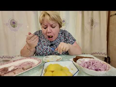 Видео: МУКБАНГ 🍽 СЕЛЁДКА ОТВАРНОЙ КАРТОШКОЙ. MUKBANG 💥 Herring with boiled potatoes