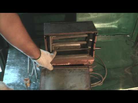 Видео: Электрошашлычница.Обзор и устройство старой советской электрошашлычницы