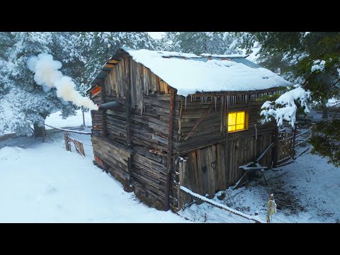 Видео: МОРОЗНАЯ ХОЛОДНАЯ ночь в ЗАБРОШЕННОЙ ДЕРЕВЯННОЙ хижине, 18 снаружи +28 внутри БУНКЕРА ЧАСТЬ 3