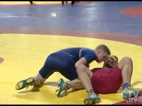 Видео: Греко-римская борьба: как присуждаются баллы и за что можно получить дисквалификацию