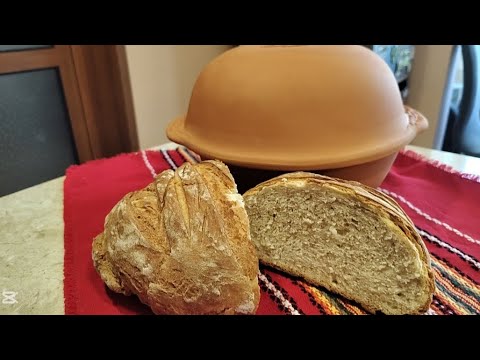 Видео: Селски хляб,опечен в автентичен глинен съд за хляб :) 