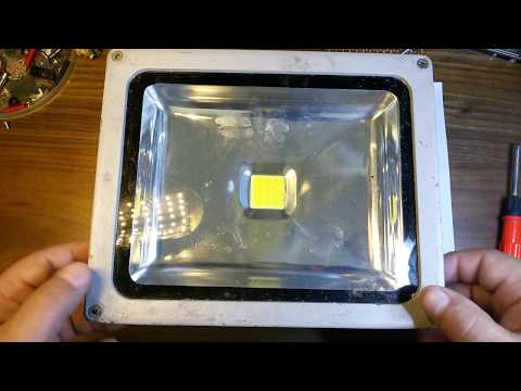 Видео: Светодиодные светильники , два прожектора в ремонте .