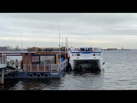 Видео: Скоростной катамаран из Петербурга в Кронштадт