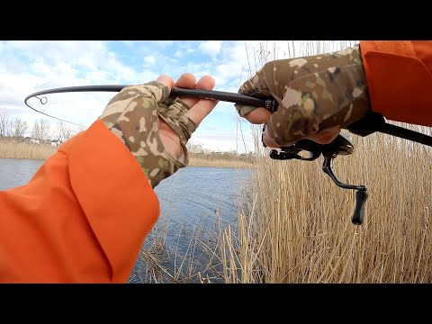 Видео: ЩУКА НЕ ЛІЗЕ НА КРИГУ Спінінг ХРУСТИТЬ оце рибалка