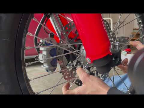 Видео: Снятие переднего колеса CRF300L Rally