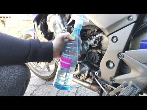 Видео: Промывка и смазка цепи на мотоцикле Honda CBF1000. Чистка в области передней звезды