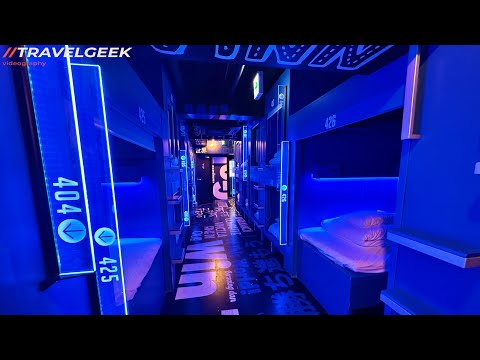 Видео: Попробуйте самый дешевый капсульный отель за 14 долларов в Осаке, Япония, как Tron | Esports Hotel