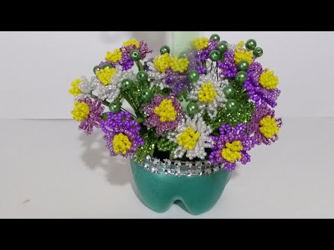 Видео: Бисероплетение. Цветы из бисера. Хризантема садовая. 1 часть. Мастер класс. Пошаговый МК.