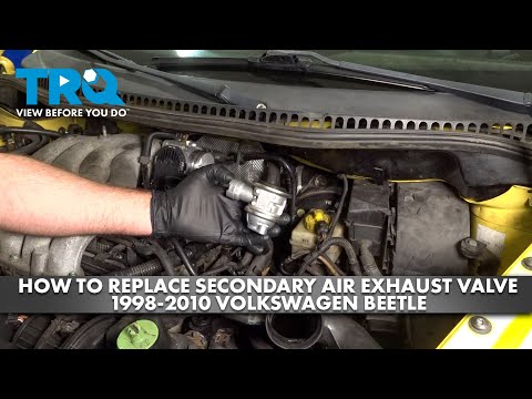Видео: Как заменить выпускной клапан вторичной подачи воздуха на Volkswagen Beetle 1998-2010 гг.