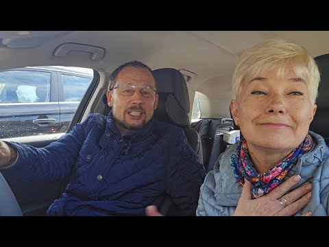 Видео: Как нам помогают белорусы. Кухня в процессе. Ясень надо срезать. #260 