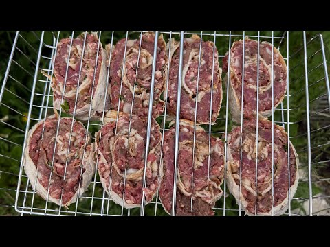 Видео: КРАФТОВЫЙ ШАШЛЫК ! Рецепт необычного шашлыка из говядины, фарша и лаваша.
