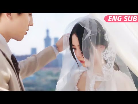 Видео: Сестры-близняшки сбежали от брака, а младшую сестру заставили вместо этого выйти замуж за босса.