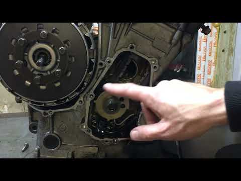 Видео: Разбираем двигатель Yamaha R1 первого поколения! Что произошло с ним за эти годы?