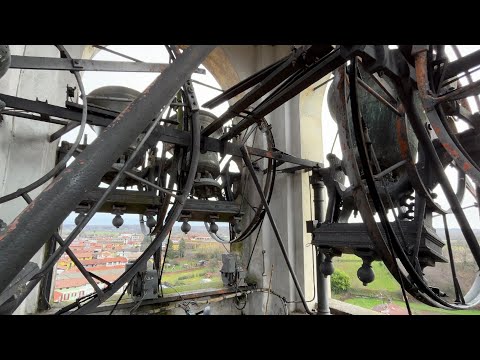 Видео: Праздничный звон пяти колоколов Суно в честь крещения ребенка