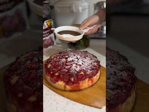 Видео: Клубничный пирог 🥧 #деревня #село #хозяйство #кулинария #готовка #готовимдома #еда