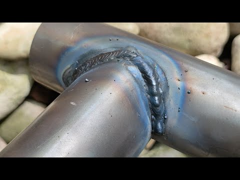 Видео: не многие умеют сваривать тонкие круглые трубы