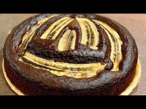 Видео: Шоколадов сладкиш с банани и много шоколад -завладяващ вкус / Шоколадный пирог с бананами-ммм...
