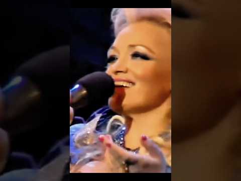 Видео: Надежда Кадышева - Ворожи не ворожи