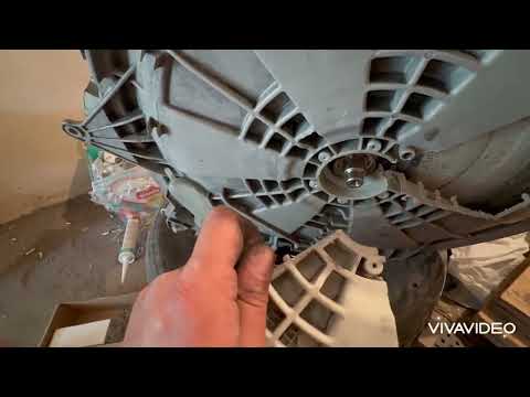 Видео: Замена фланцев барабана на вертикальной стиральной машине Electrolux)