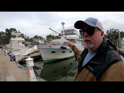 Видео: Прогулка по старинному траулеру: узнайте, что вы покупаете, ищите лодку-петлю
