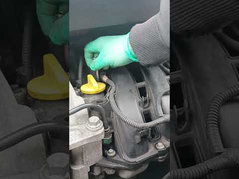 Видео: Замена свечей зажигания Рено сценик 3 бензин 1.6 2010 г