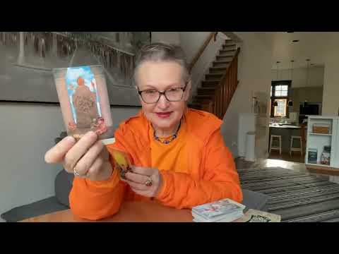 Видео: Что скрывает загаданный вами человек?  🙏Где и с кем он сейчас? 😇 Колена Таро
