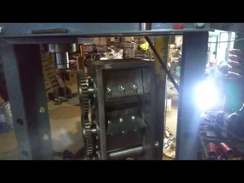 Видео: Подрібнювач гілок, "юніорський"