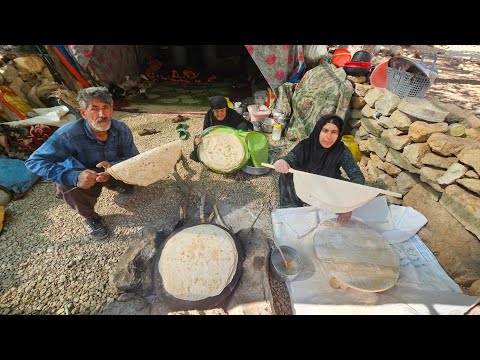 Видео: Настоящая кочевая жизнь — выпечка древнего хлеба традиционным способом и дойка коз в горах.