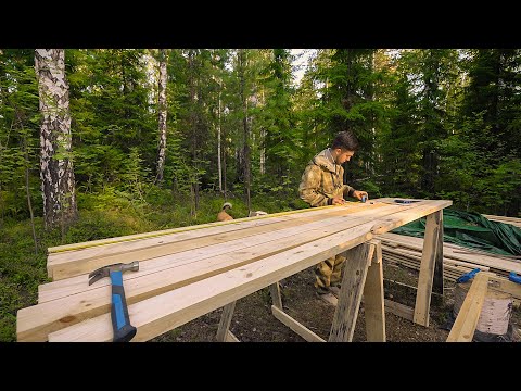 Видео: КАРКАСНЫЙ ДОМ В ЛЕСУ. СТРОЙКА ИДЁТ. СКОЛОТИЛ КОЗЛЫ ДЛЯ УДОБСТВА.