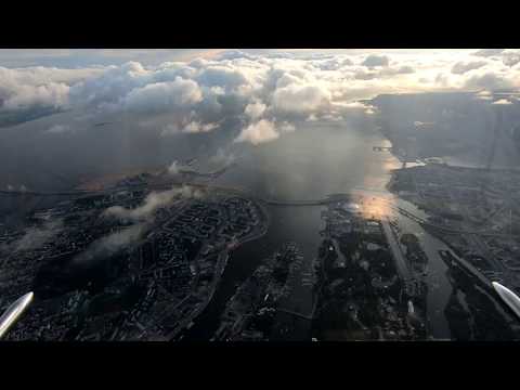 Видео: Санкт-Петербург. Заход и посадка из кабины пилота и штурманской кабины