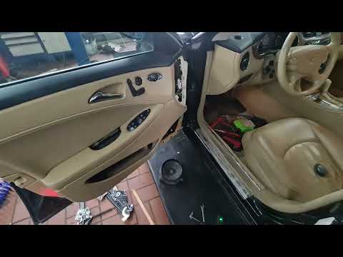 Видео: Мерседес-Бенц CLS замена и регулировка переднего стеклоподъемника.