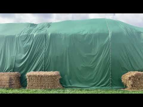 Видео: Накрытая измельчённая солома, у многих ли хозяйств такой способ сохранения соломы? Редкие кадры