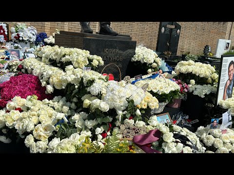Видео: Могила Ангела белых роз 🙏 Юрия Шатунова. Помним 🙏 25 июня 2024.