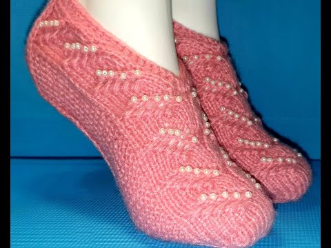 Видео: #416 БЕСШОВНЫЕ ТАПОЧКИ С БУСИНАМИ СПИЦАМИ. МАСТЕР КЛАСС