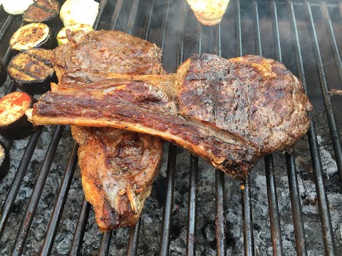 Видео: СУПЕР ВКУСНЫЙ СТЕЙК С ОВОЩАМИ НА МАНГЛЕ.SUPER DELICIOUS STEAK WITH VEGETABLES ON THE GRILL.