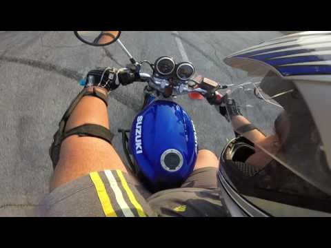 Видео: А2 категория полигон Suzuki GS500 | Shofior.info | Preslav Peychev