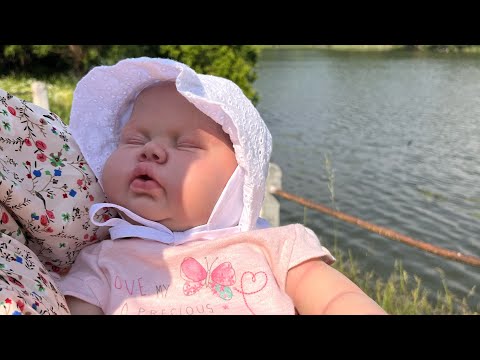 Видео: В ДЕРЕВНЕ с куклой реборн/ кукла РЕБОРН пикли/ ПРОГУЛКА с реборном