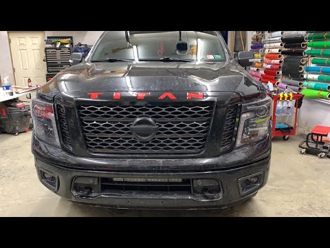 Видео: Как снять переднюю дверную панель Nissan Titan 2019 года