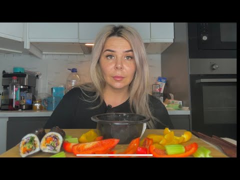 Видео: МУКБАНГ рамэн 🍜 наконец то я вернулась😂