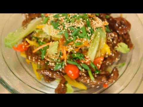 Видео: Салат с рисовой лапшой, овощами и телятиной. Рецепт от шеф-повара.