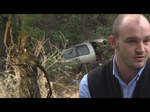 Видео: Кандидат за кмет се представя за адвокат и мами пострадали от катастрофи