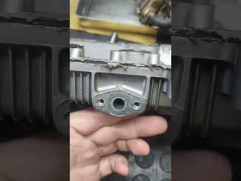 Видео: Suzuki GSF600, плавают обороты, диагностика и ремонт.