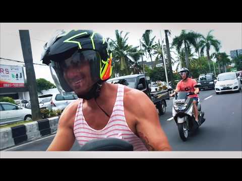 Видео: Серфинг на Бали с Никитой Замеховским - Surf Discovery